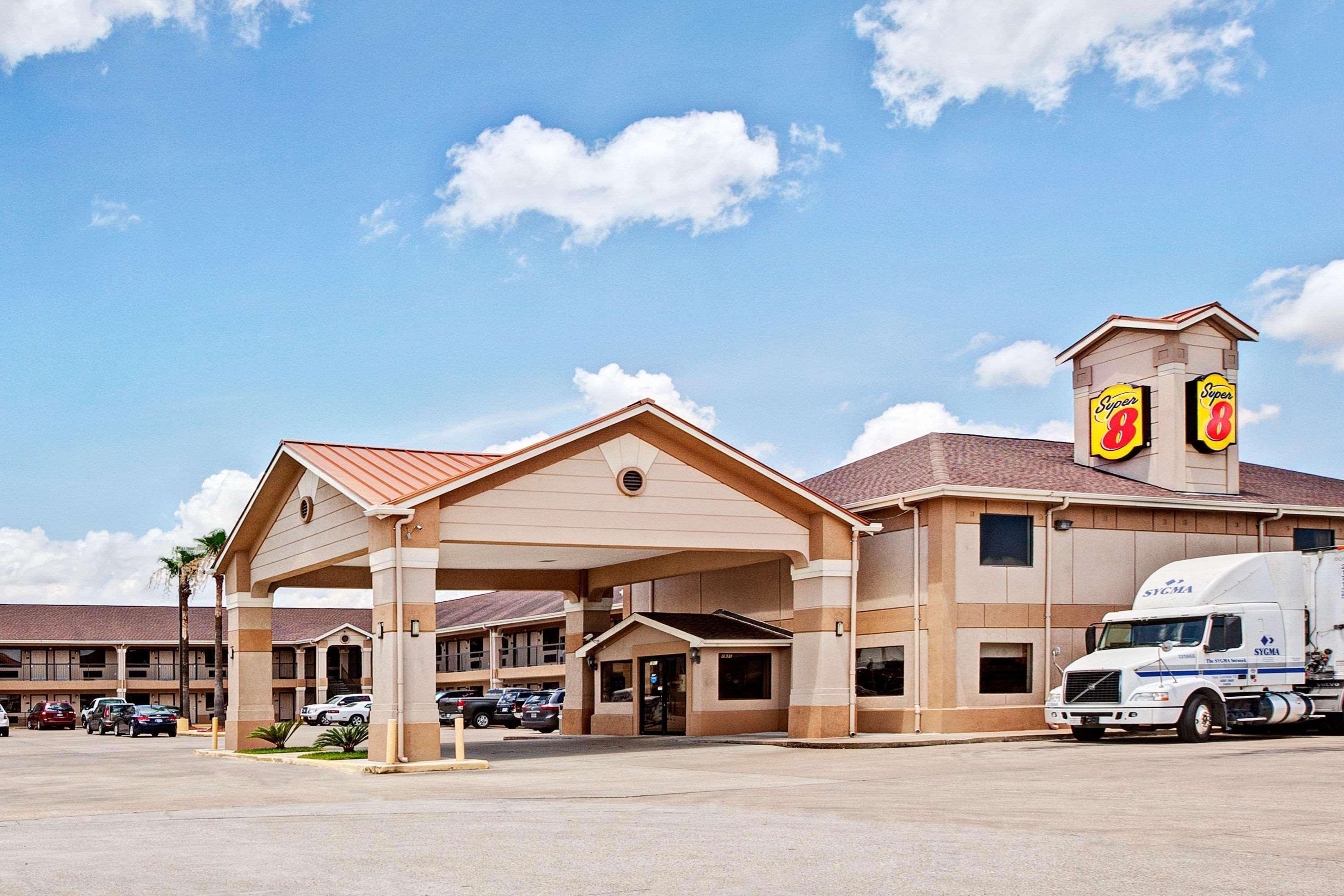 Super 8 By Wyndham Baytown I-10 Hotel Exterior photo