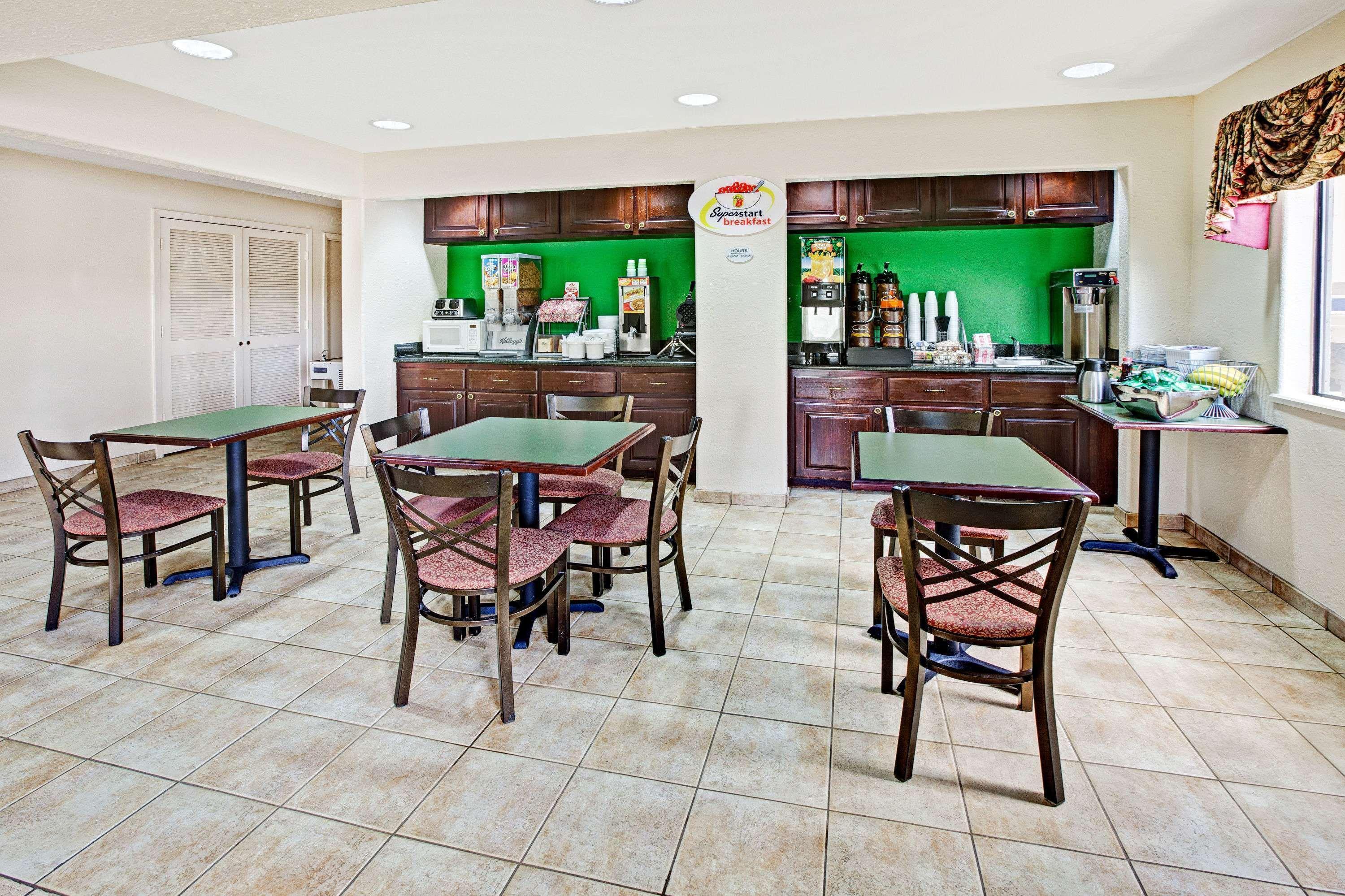 Super 8 By Wyndham Baytown I-10 Hotel Exterior photo