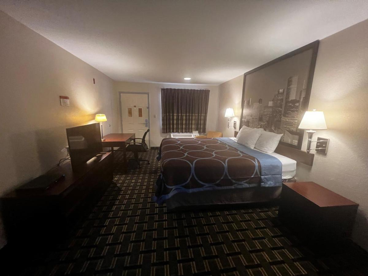Super 8 By Wyndham Baytown I-10 Hotel Exterior photo