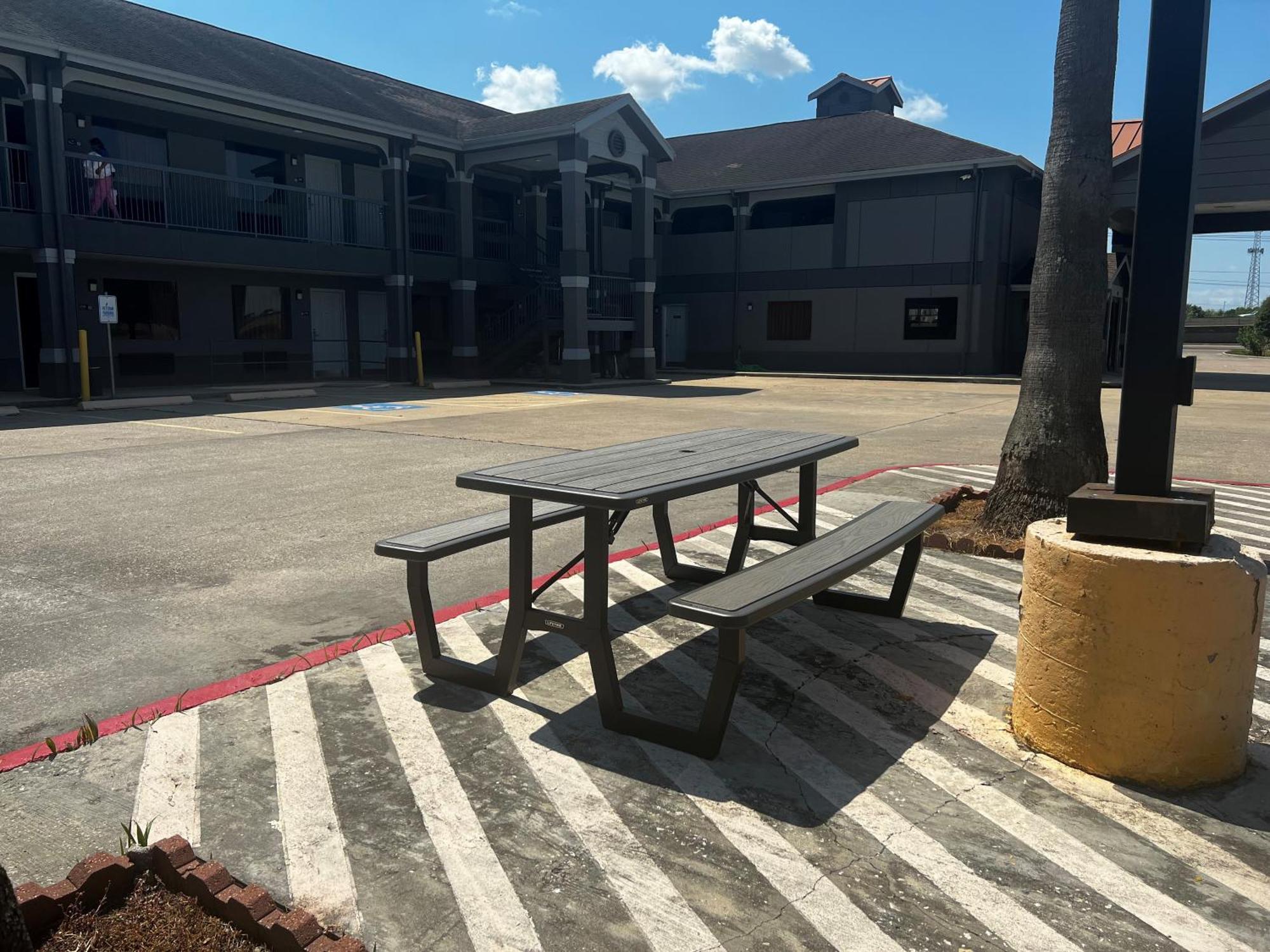 Super 8 By Wyndham Baytown I-10 Hotel Exterior photo