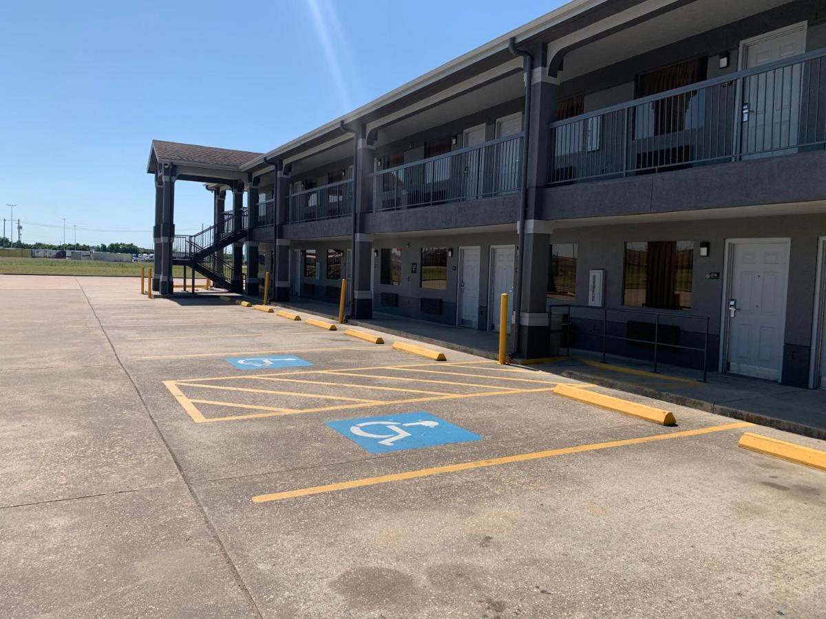 Super 8 By Wyndham Baytown I-10 Hotel Exterior photo