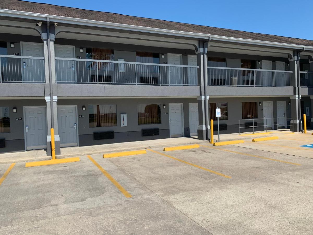 Super 8 By Wyndham Baytown I-10 Hotel Exterior photo
